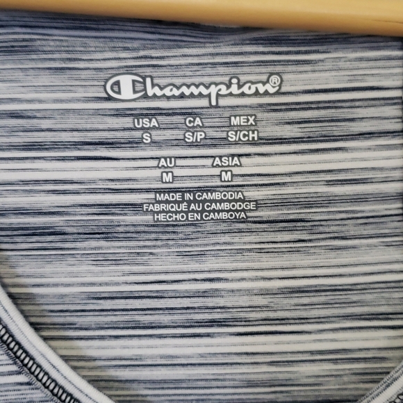 Light weight champion hoodie - Picture 2 of 6